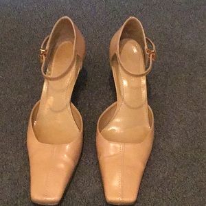Nine West tan heels